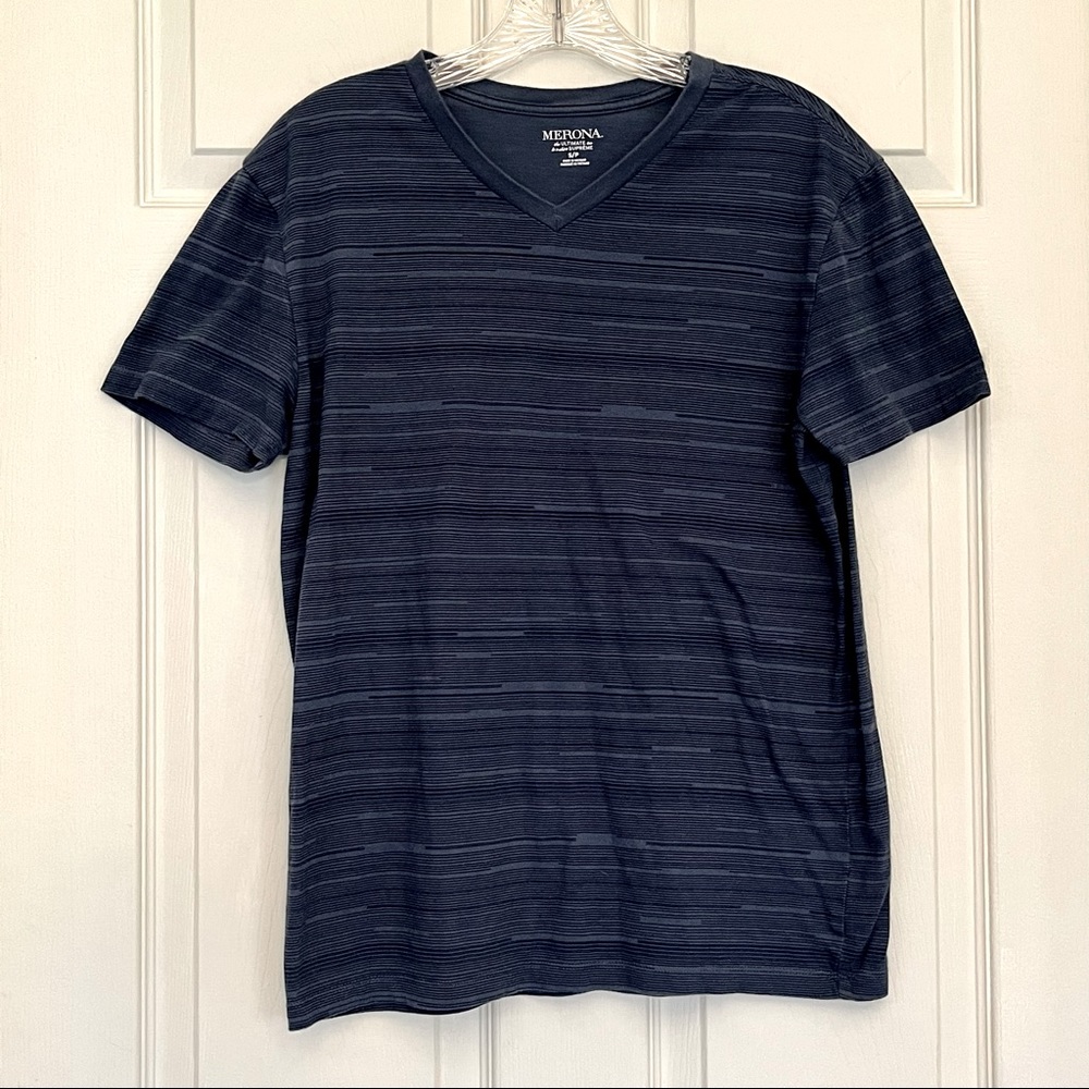 🌸3/$25 Merona Men’s Blue Striped V-neck Tee Shirt, Size Small